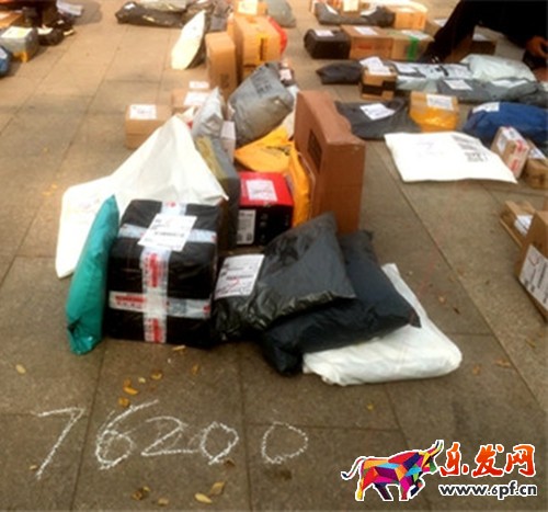 双十一过后迎来收货潮 大学校园被快递“占领” 双十一购物.jpg